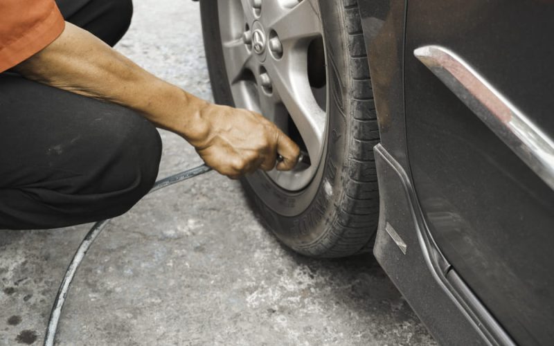 Cómo evitar imprevistos en carretera revisando frenos y llantas